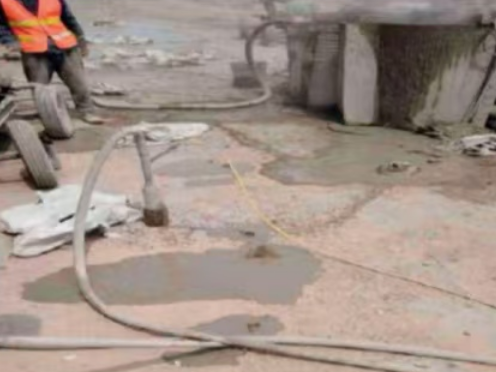 夏津水泥混凝土路面板底注浆技术 路面脱空注浆整治方案